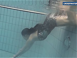 demonstrating bright boobies underwater makes everyone horny